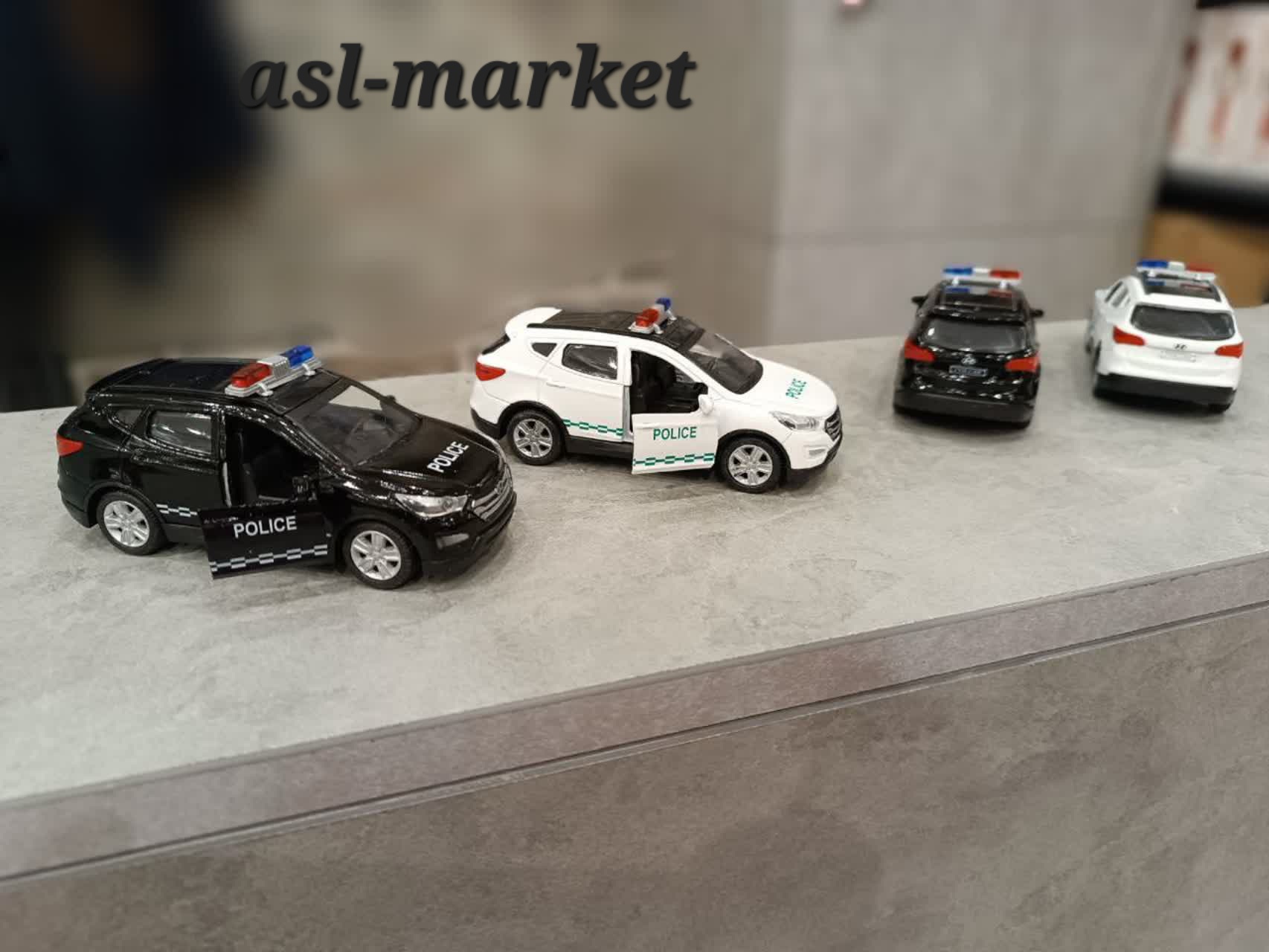 ماشین پلیس فلزی