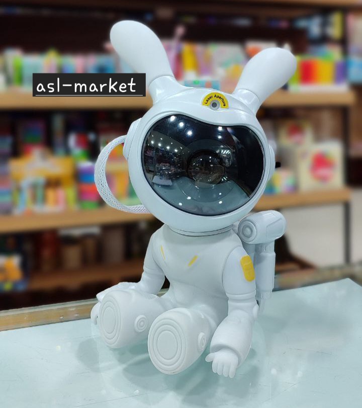 پروجکشن کهکشانی مدل فضانورد خرگوشی اسپیکردار